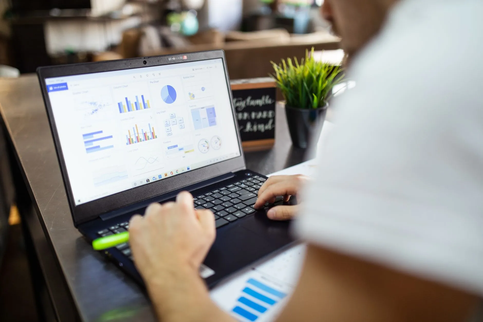 Как перенести контакты из переписок в CRM без потерь