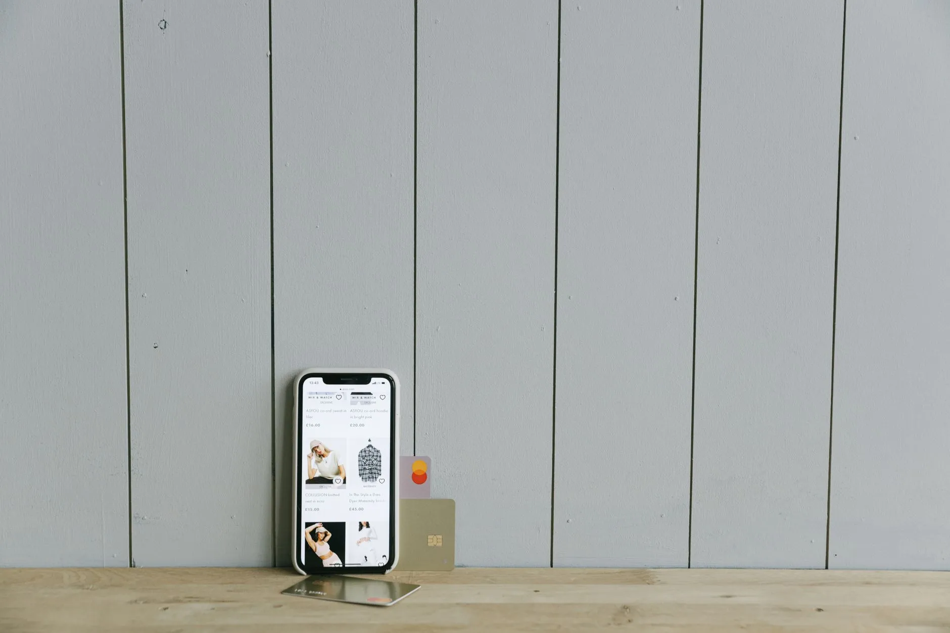 How to accept payments on WhatsApp: methods and a safe flow
